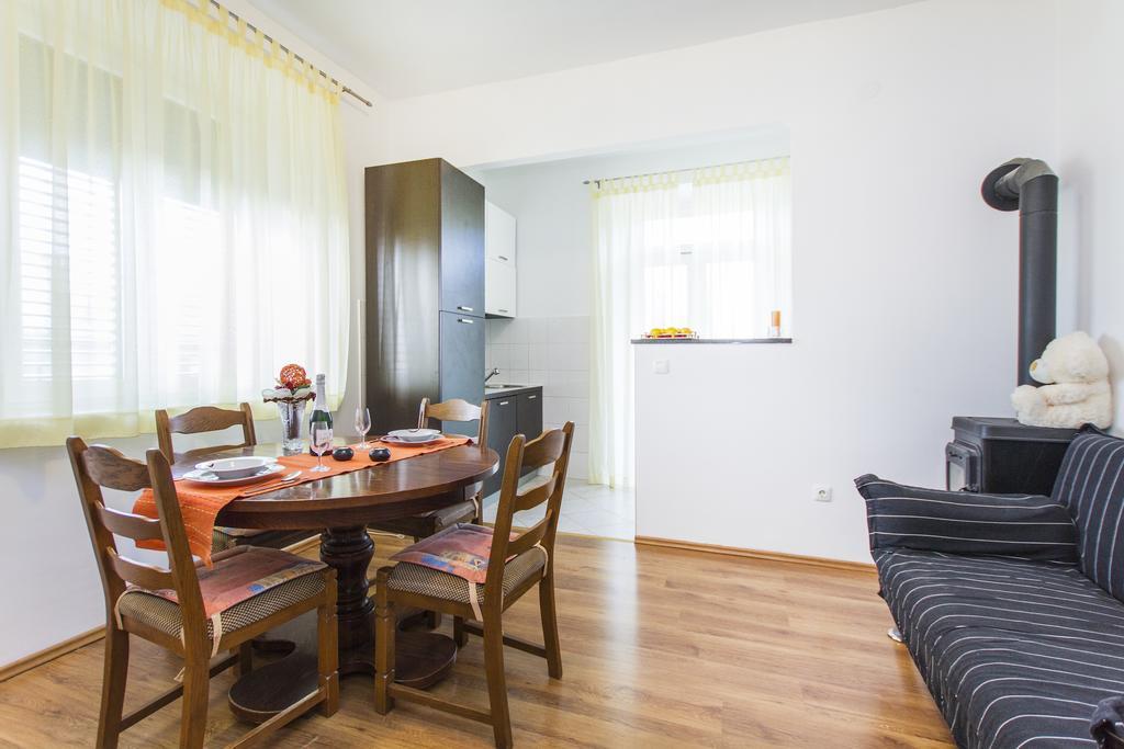 Apartment Amber Koromačno Habitación foto